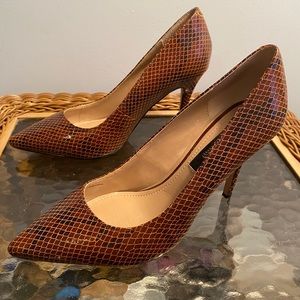 WHBM Snake print pumps